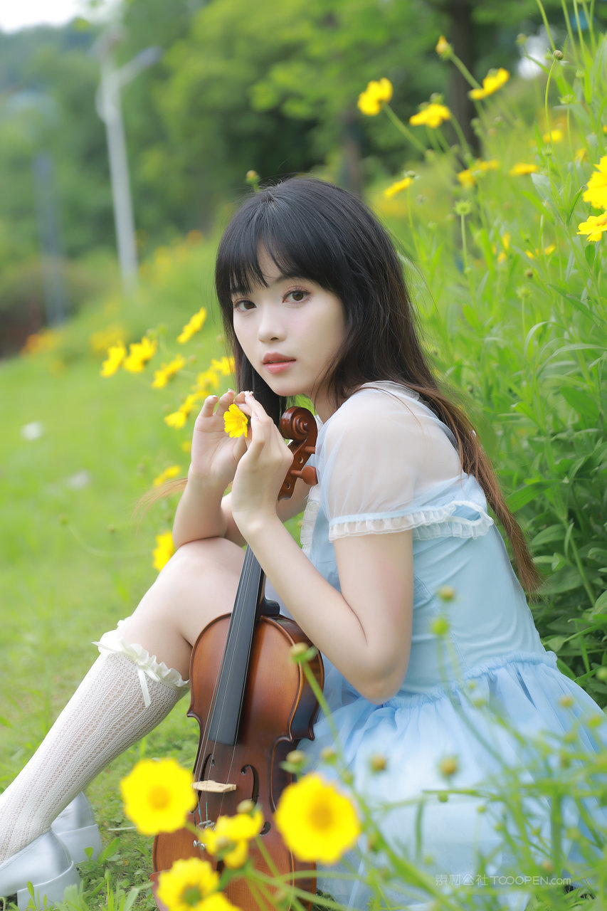 XIUREN秀人网粉嫩美女大学生个人艺术照写真