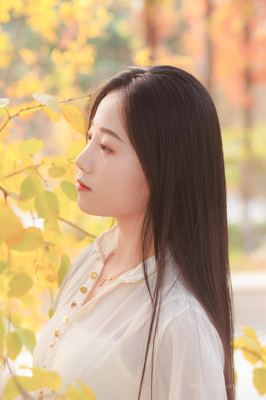 黑长直美女模特户外写真图片大全