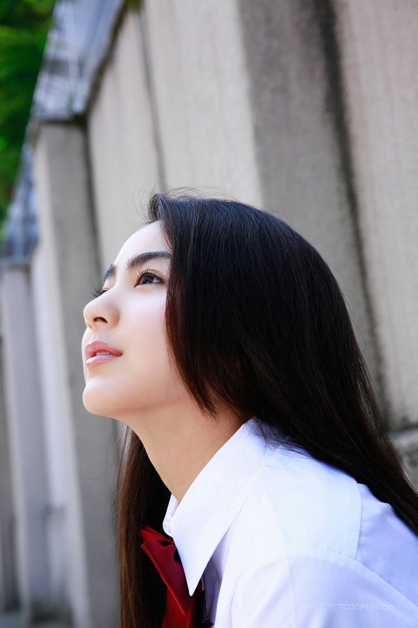 日本JK制服美女学生侧脸图片