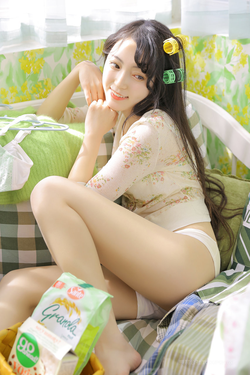 穿紧身热裤的美腿美女主播国内写真图片大全