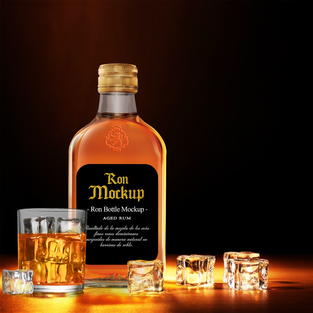 洋酒瓶酒杯冰块样机