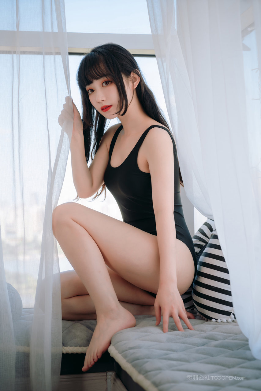 泳装气质美女大学生艺术照秀人XIUREN套图下载