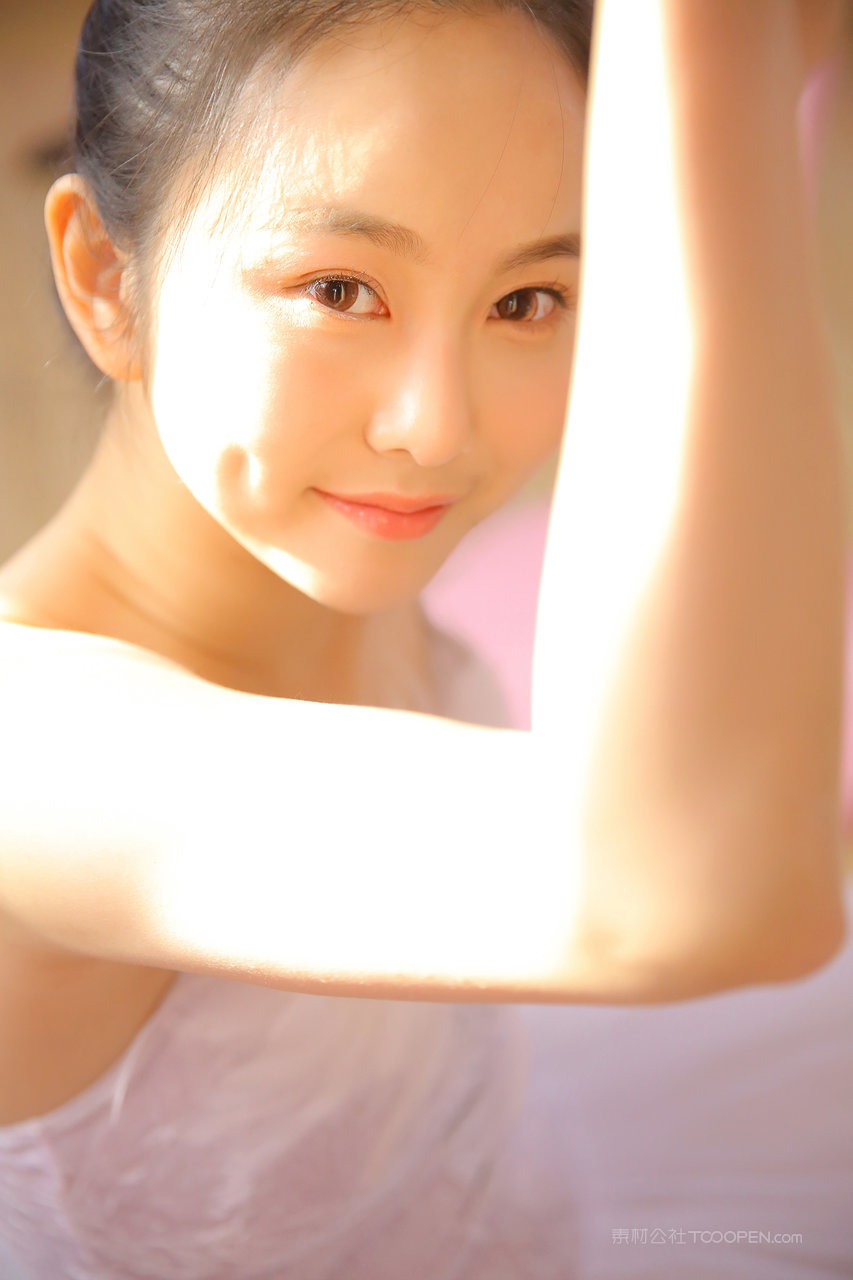 舞蹈系女大学生个人写真艺术照图片