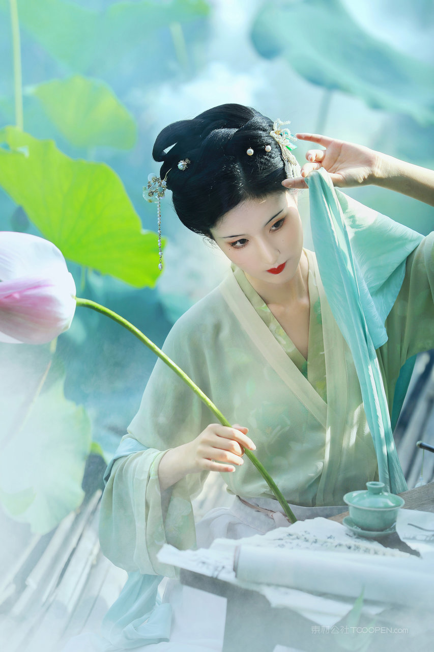 中国高清古装汉服美女艺术照清纯写真图片