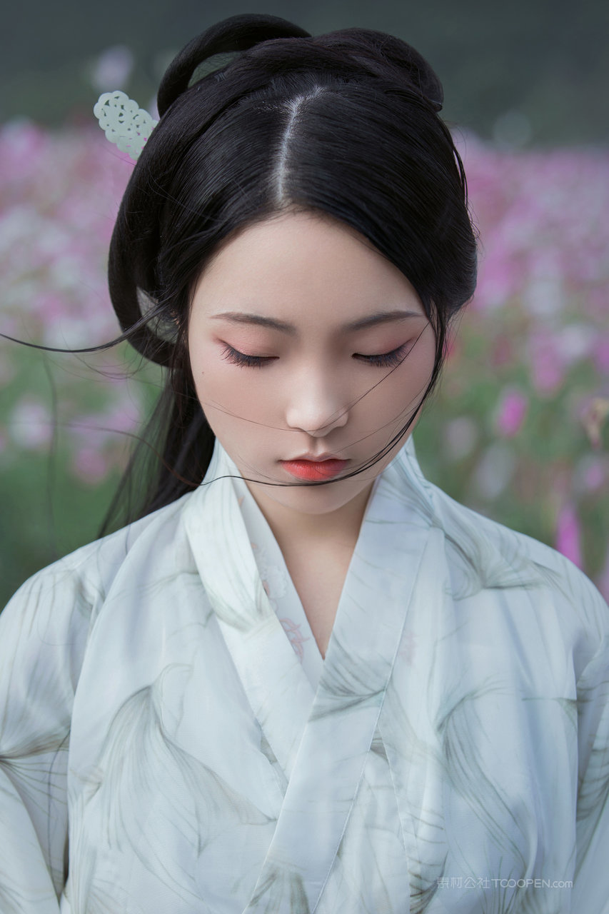 4K清纯古装汉服女生唯美艺术写真图片