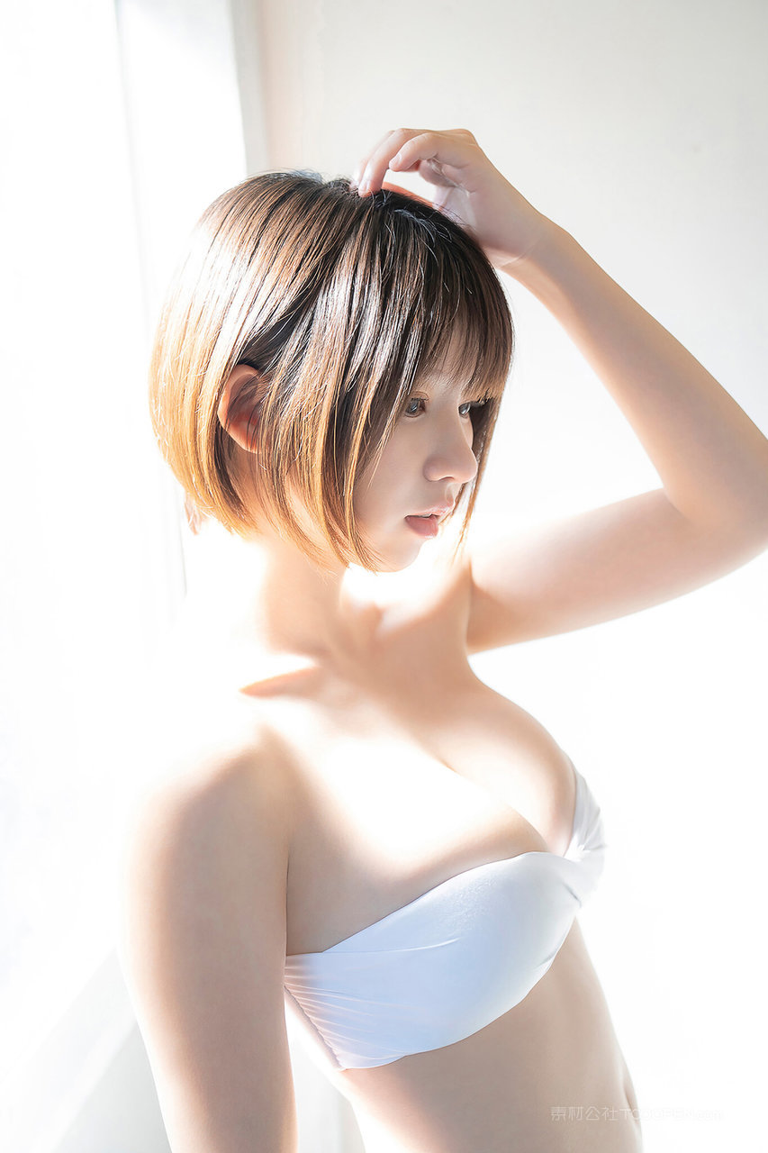 短发比基尼美女摄影