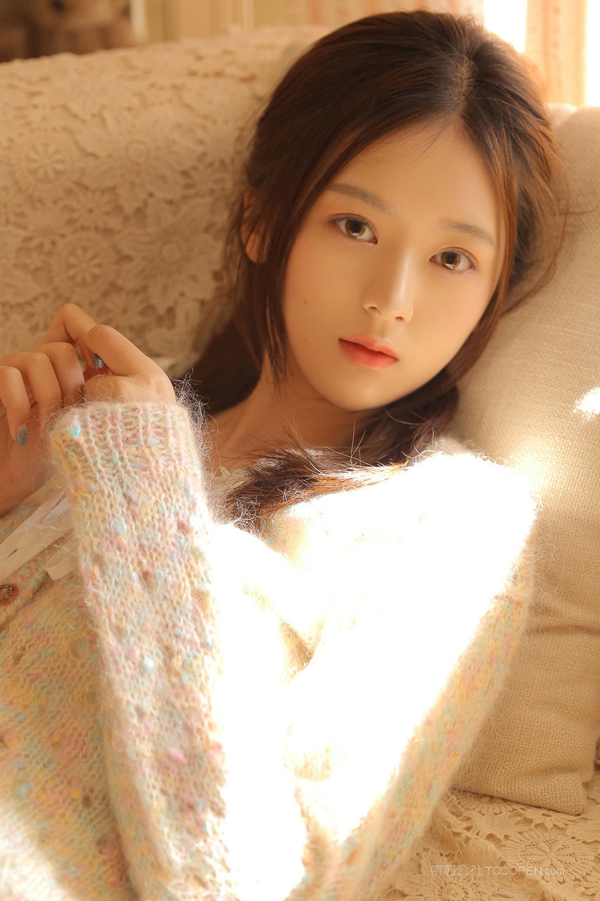 4K唯美清纯美女专区晒太阳的美女照片下载