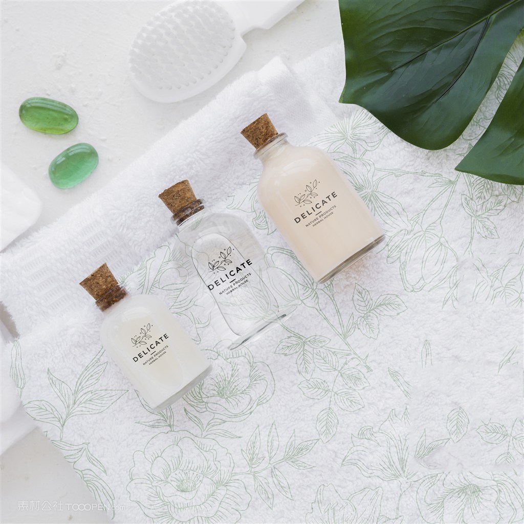 3瓶木塞玻璃瓶洗浴用品包装贴图样机