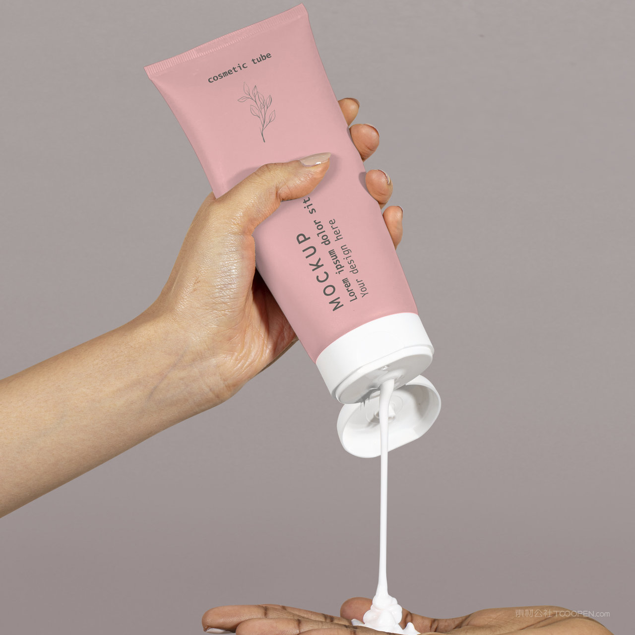 手拿化妆品护肤品洗面奶包装贴图样机