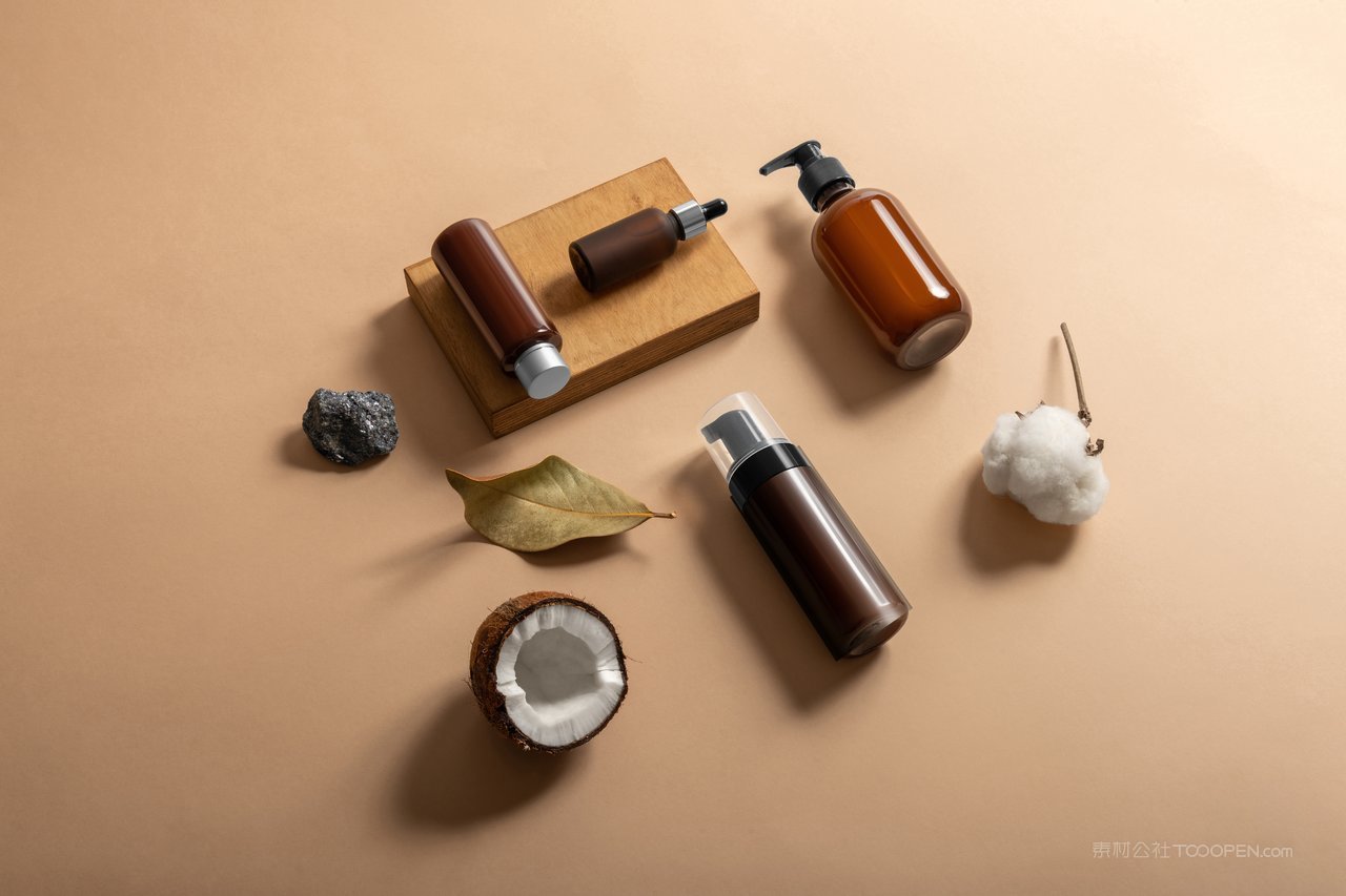 化妆品瓶子样机展示psd