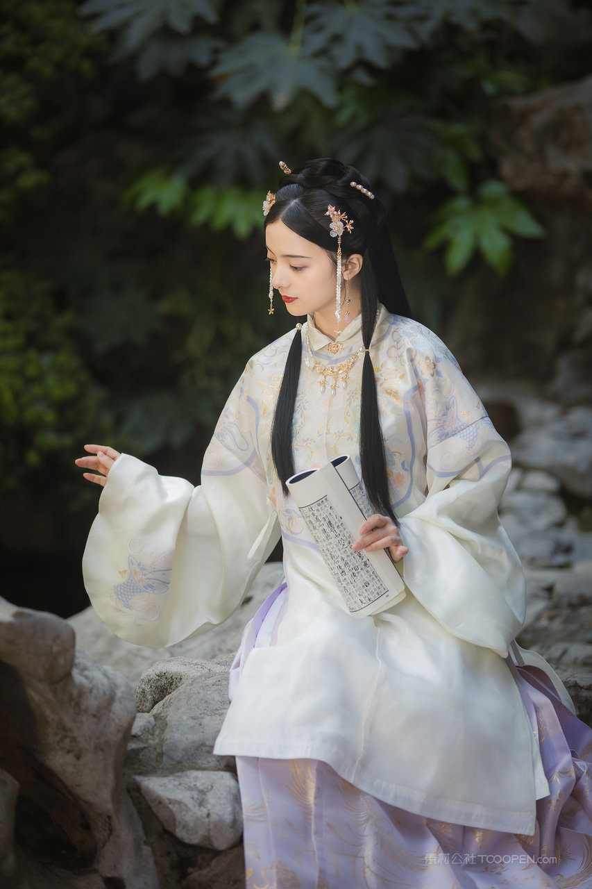 读书的清纯唯美古装汉服美女艺术摄影图片