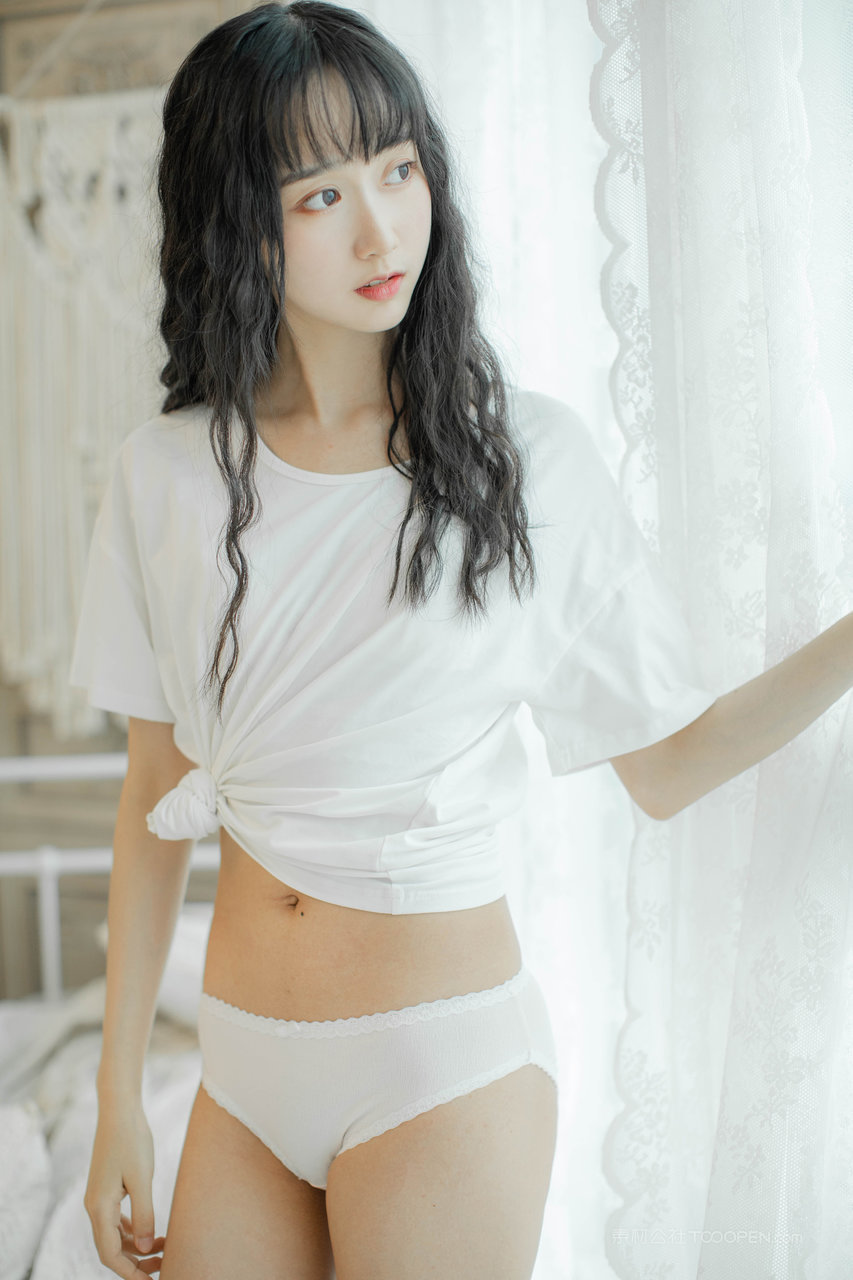 清纯1919国产内衣少女女生自拍艺术照
