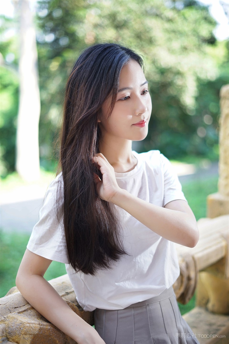 4K超清漂亮的美女卡柔户外写真