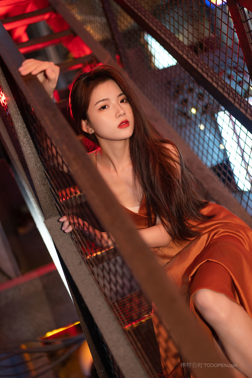 国产美女夜色写真图片