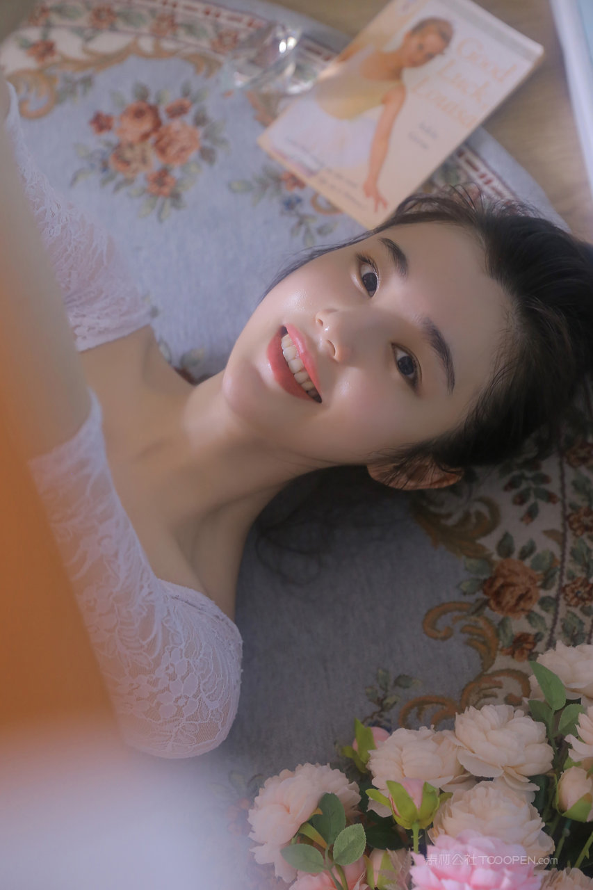 水蜜桃精品国产粉嫩美少女唯美艺术照写真图片