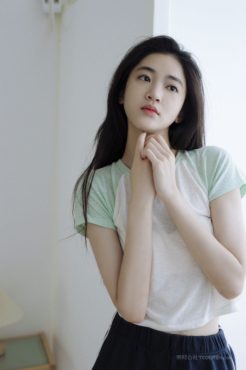 干净白皙的清纯女孩私密写真图片