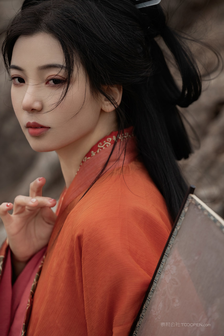 清纯红衣古装美女艺术照