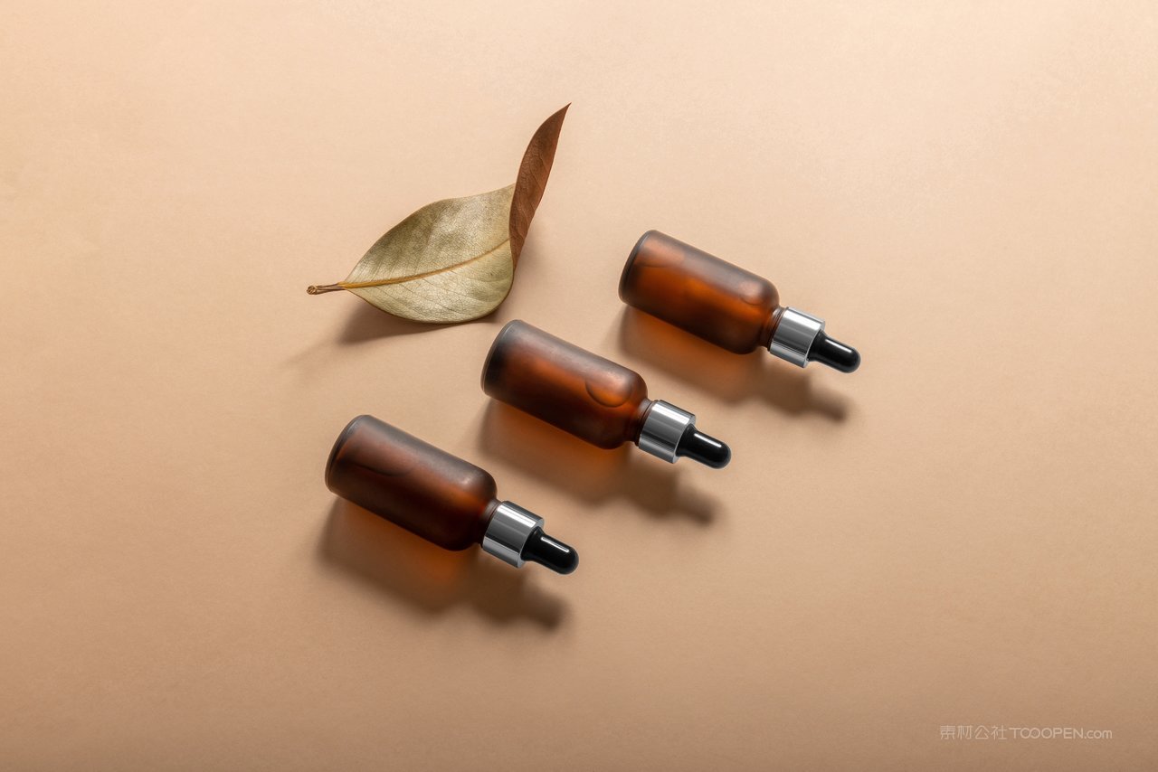 化妆品瓶子样机展示图