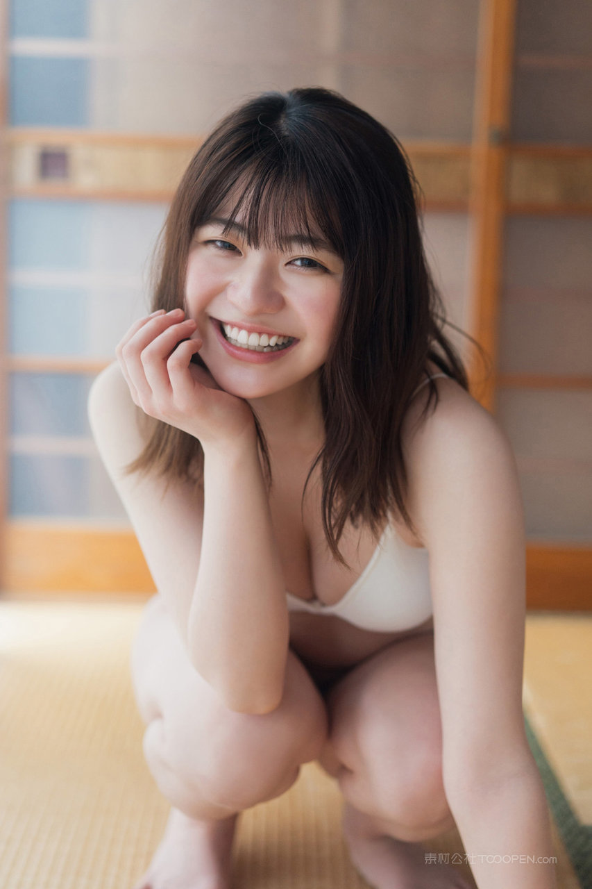 开心大笑的日本MM131美女比基尼