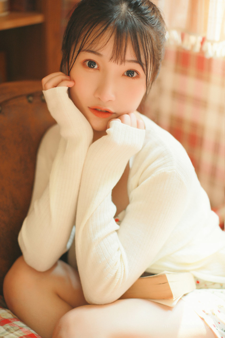 尤果网国产精品美少女大学生艺术照写真图片