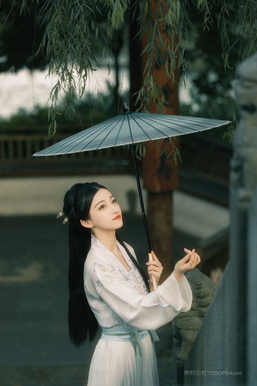 撑着油纸伞的唯美古风女生头像图片