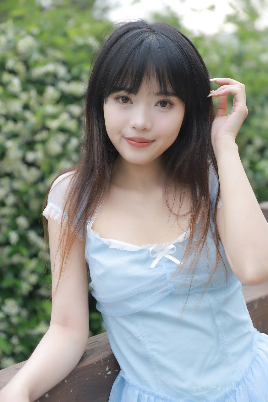 清纯甜美美女大学生个人艺术照尤果网下载