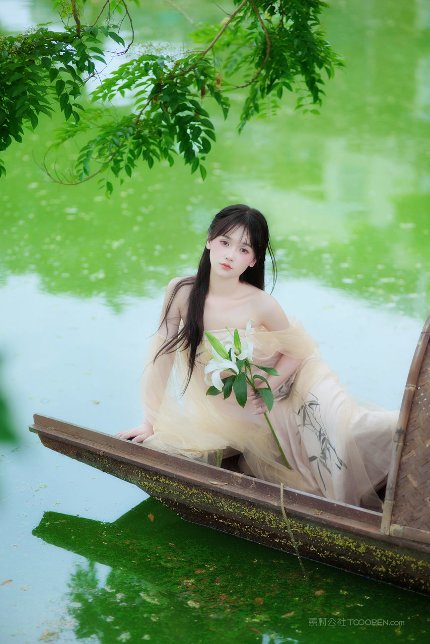 小船上的清纯唯美女孩养眼手机壁纸图片下载