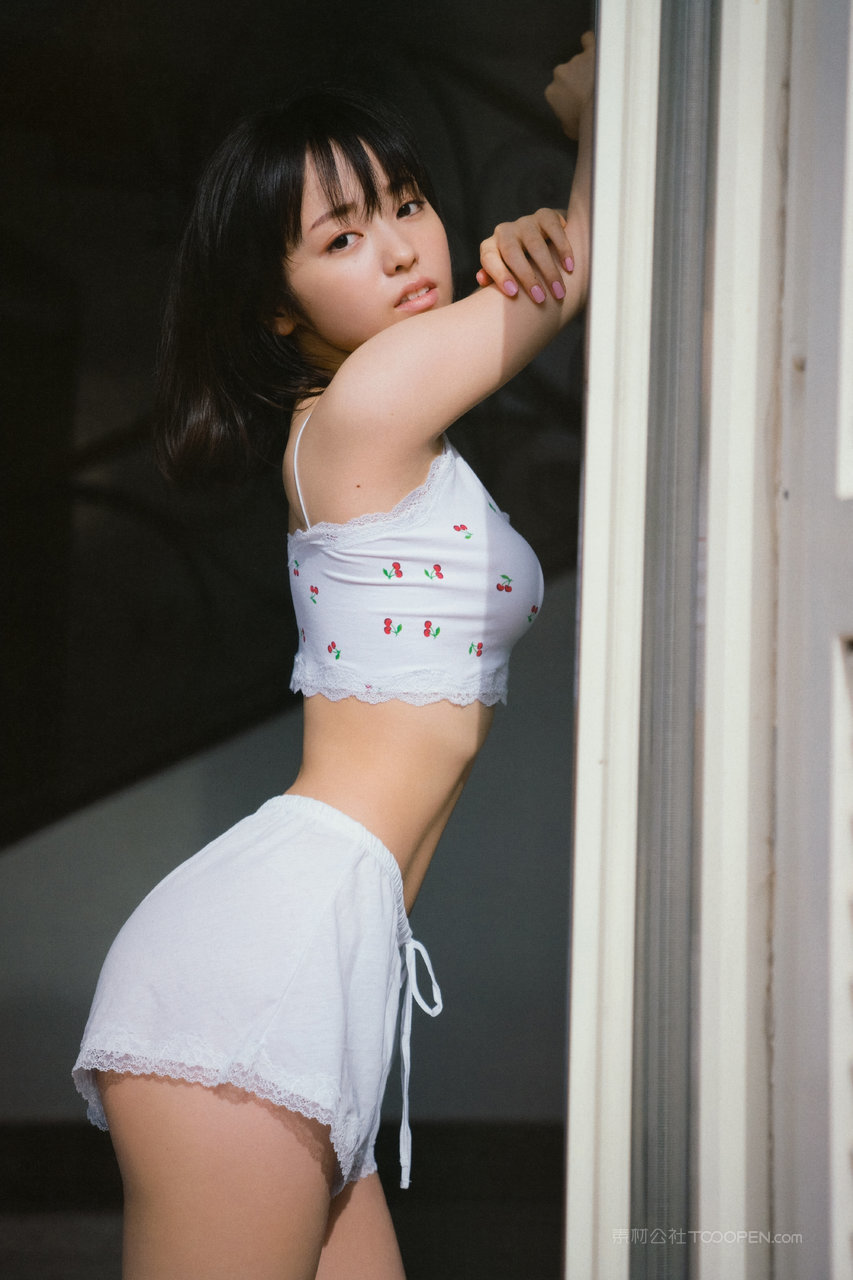 细腰日本少女高清写真图片