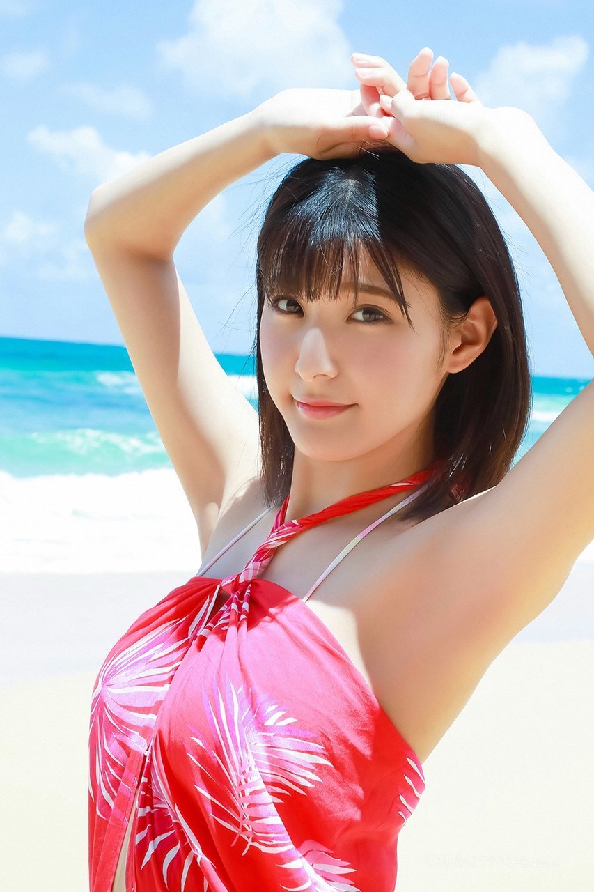 活力满满的日本短发女生海边旅拍写真图片