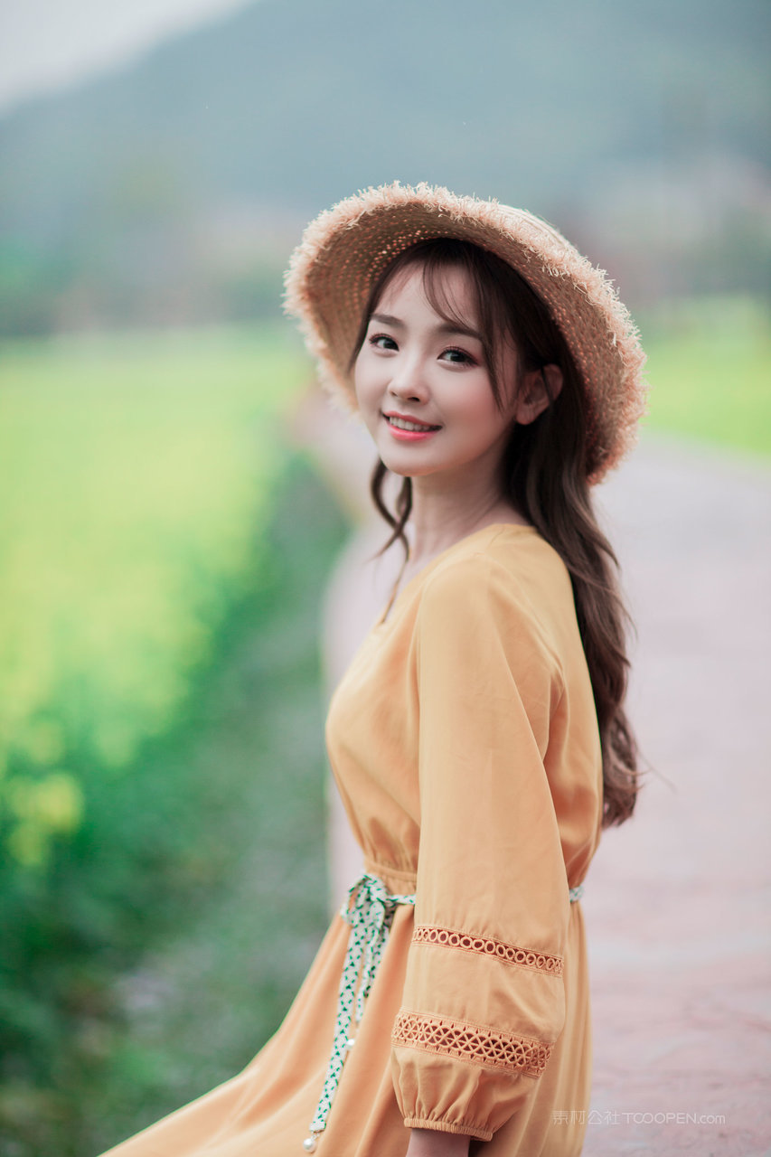 乡间小路上的可爱女生丹婷高清美女摄影图片