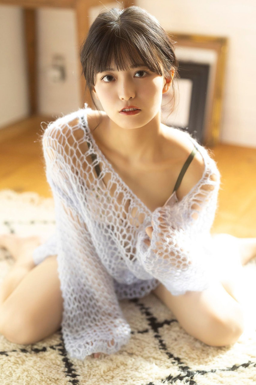 日本天然素人女优美女雨宫琴音初次自拍