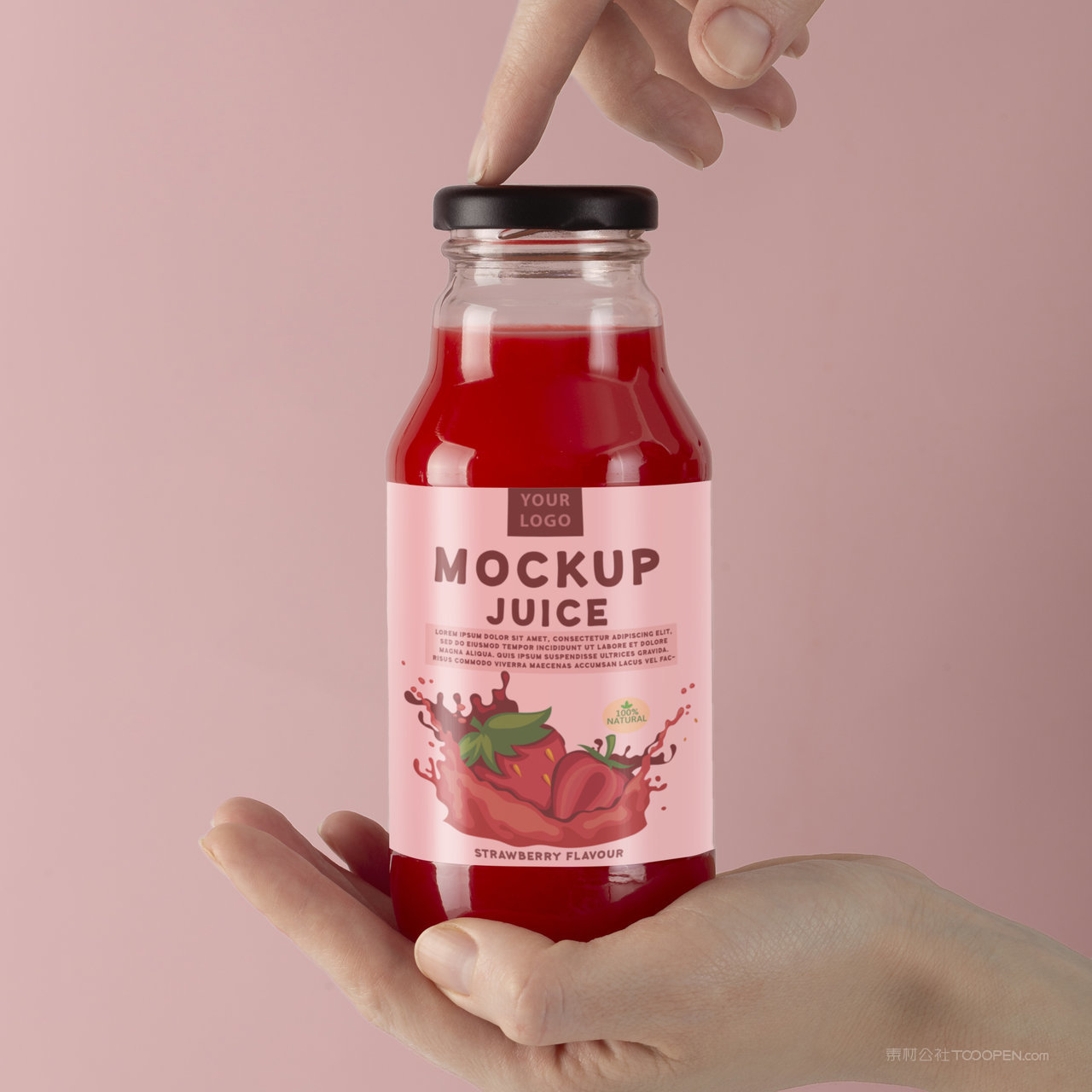 手捧瓶子玻璃瓶果汁饮料瓶贴图样机