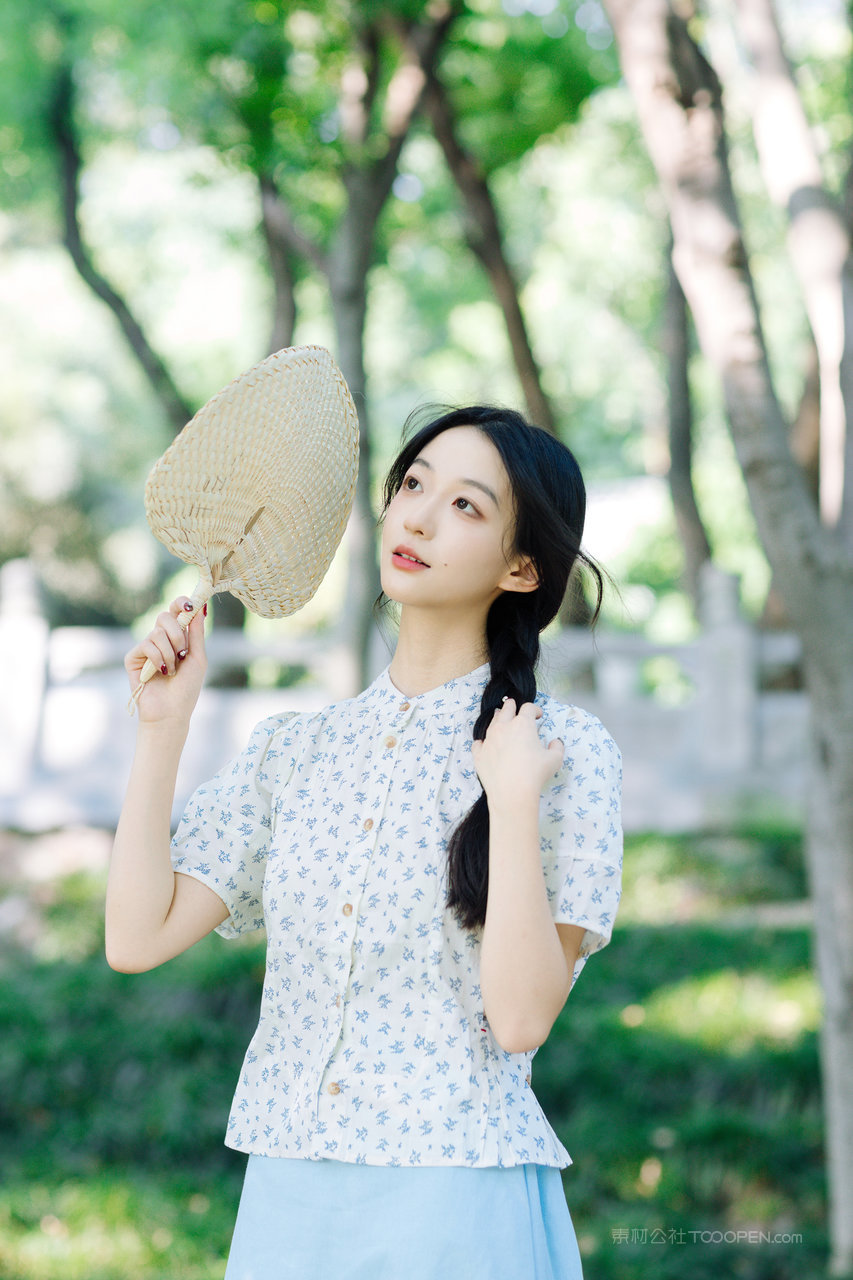 年轻清纯美女图片