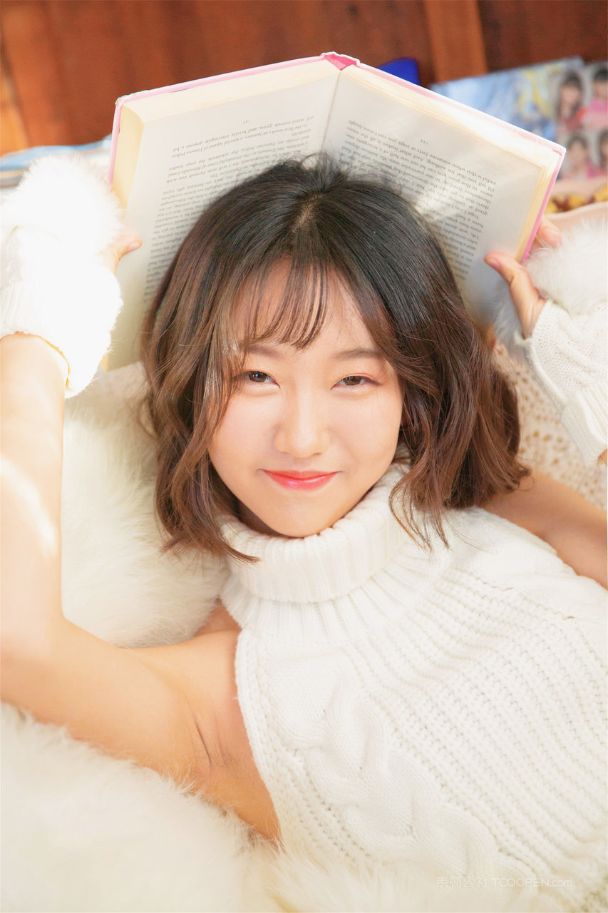 笑容甜美的短发清纯女生高清手机壁纸图片下载