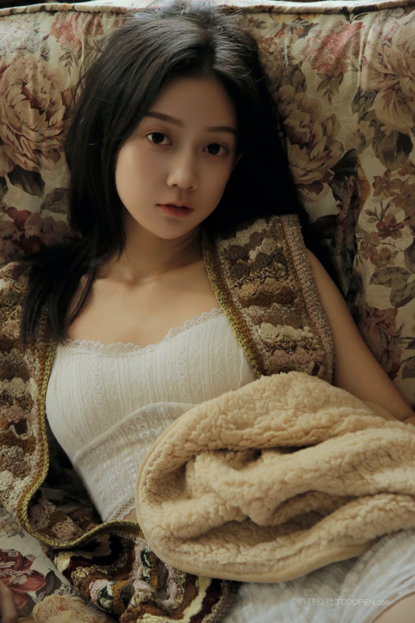 国内高清软萌可爱美女个人艺术照写真图片