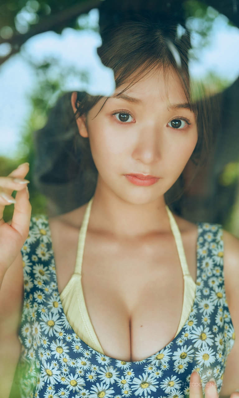 大眼睛美女798艺术照