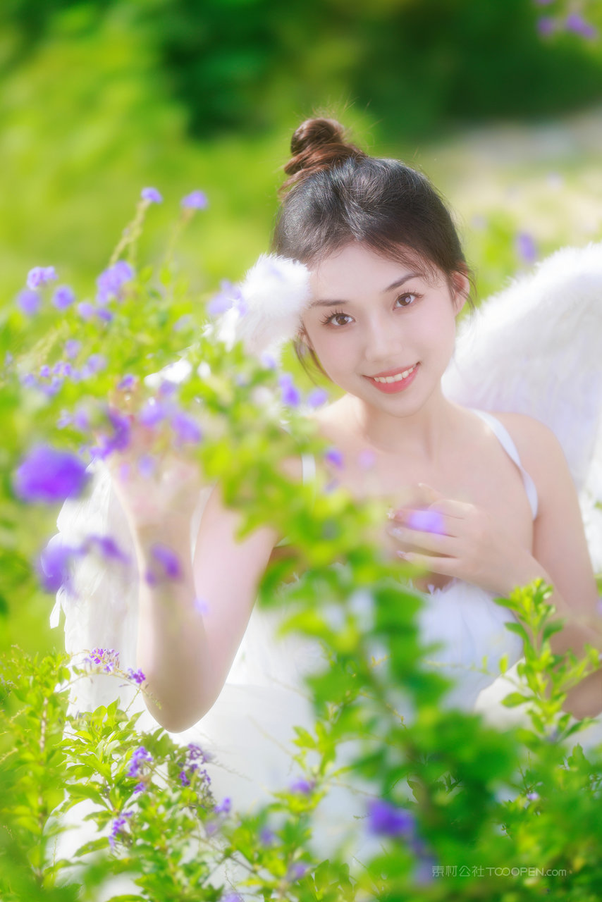 花丛中的清纯唯美天使宝贝女生壁纸图片