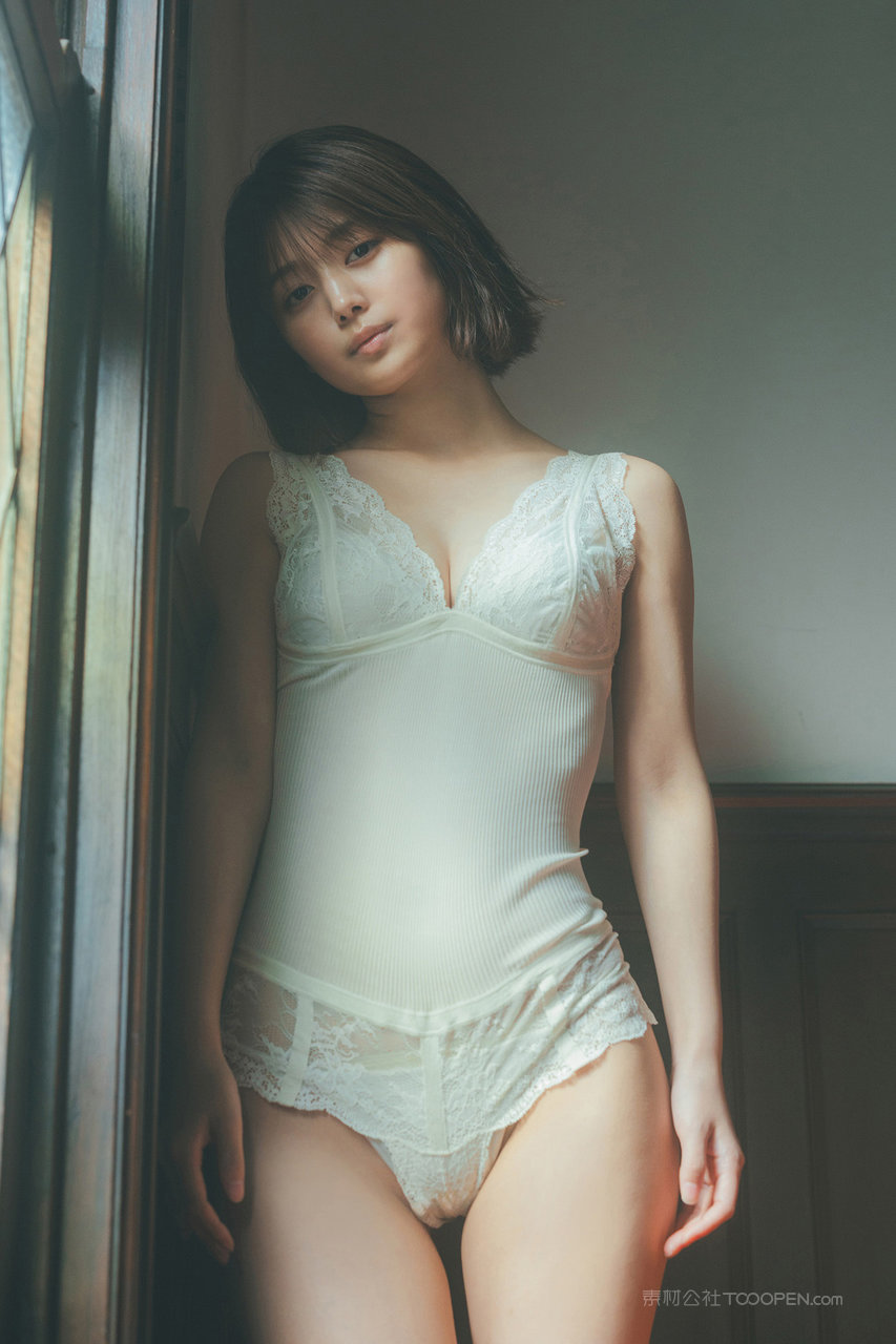 性感短发美女诱惑图片