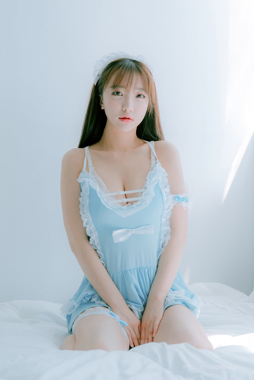 纯欲风女仆装写真集丨蕾丝白丝袜美女制服诱惑图片