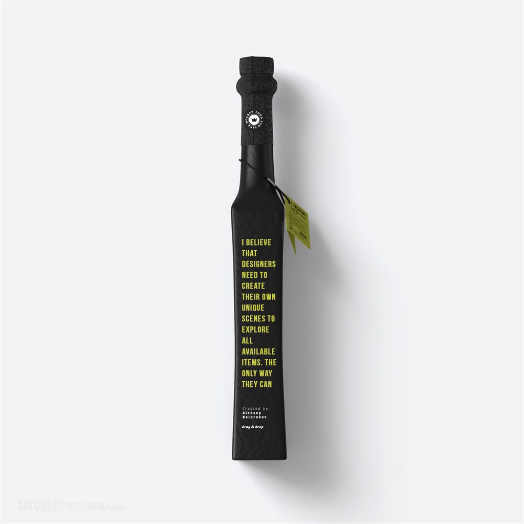 带吊牌的瓶子黑色方形创意包装瓶样机