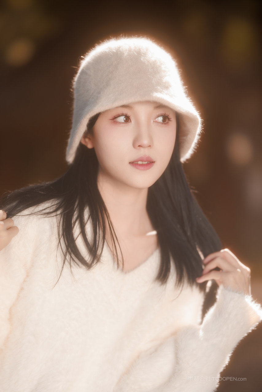 国产高颜值女神秋日摄影写真图片