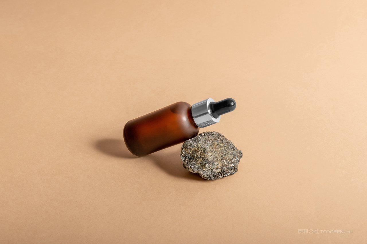 化妆品瓶子样机展示psd