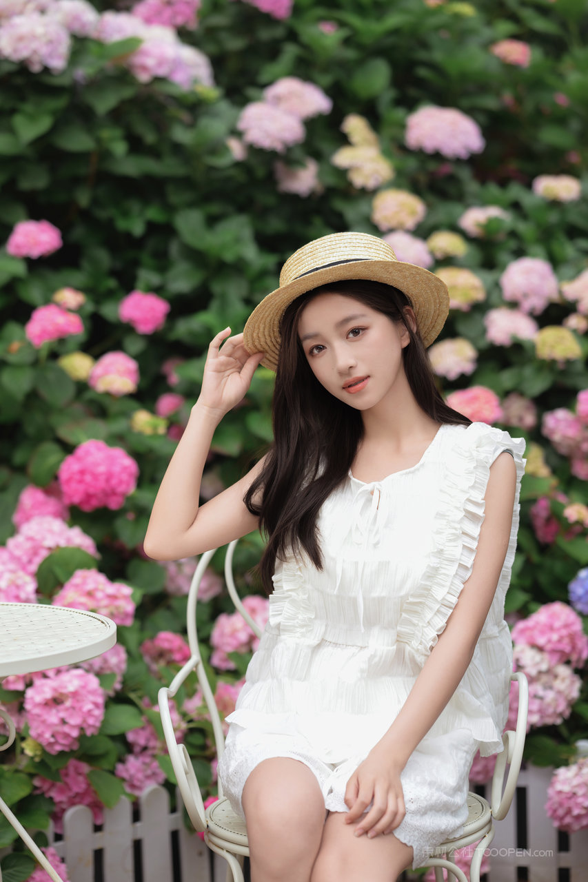 反差清纯少女MM131美女女生艺术照片