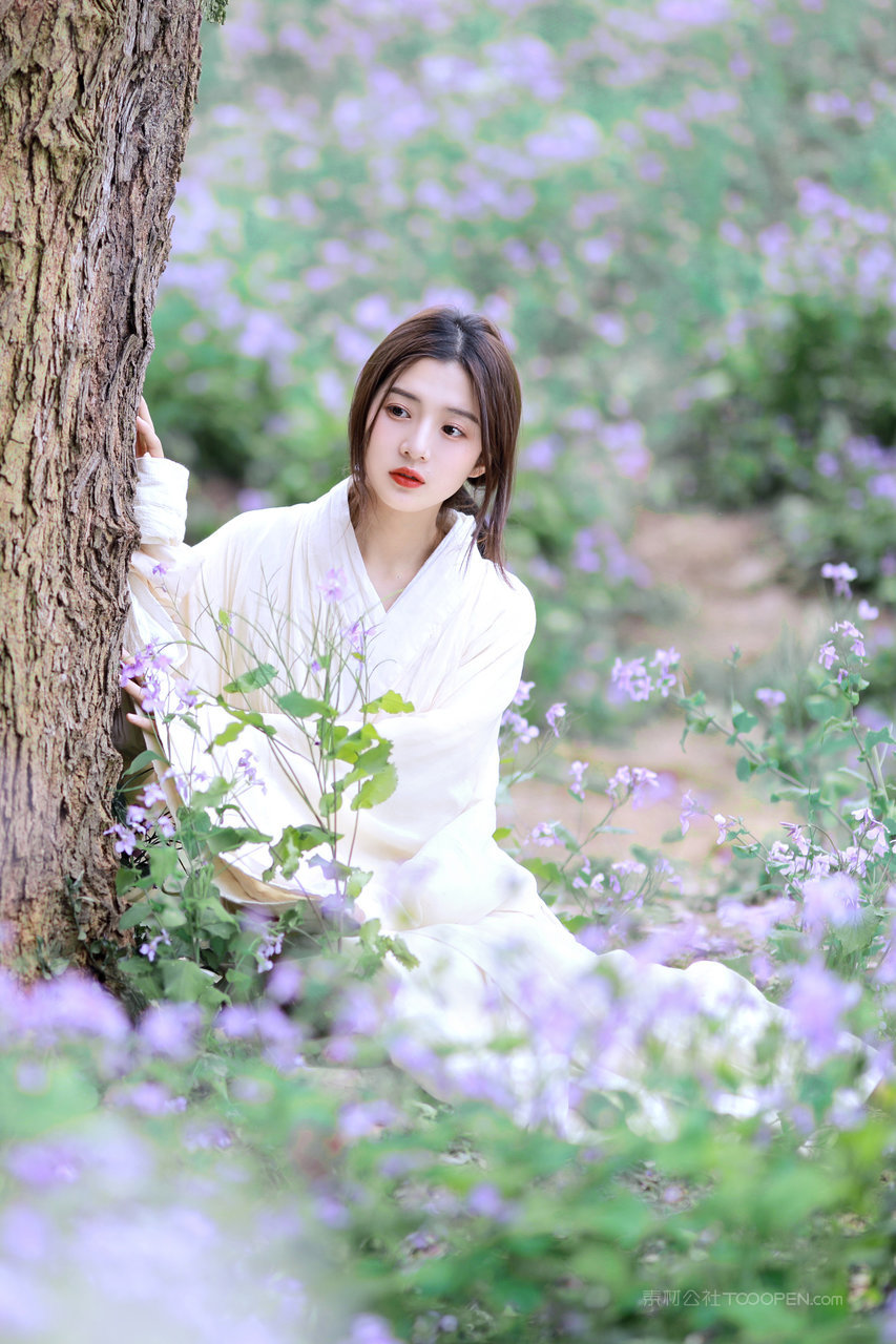 花丛中清纯美女大学生艺术照写真集下载