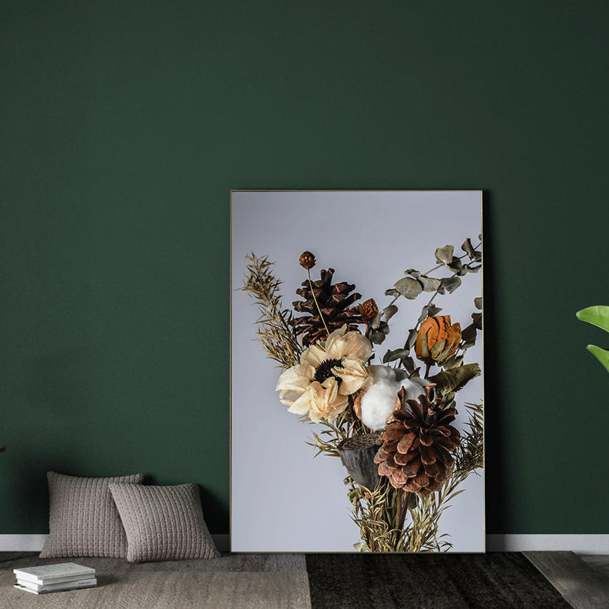 深色墨绿墙面竖立的落地装饰画样机