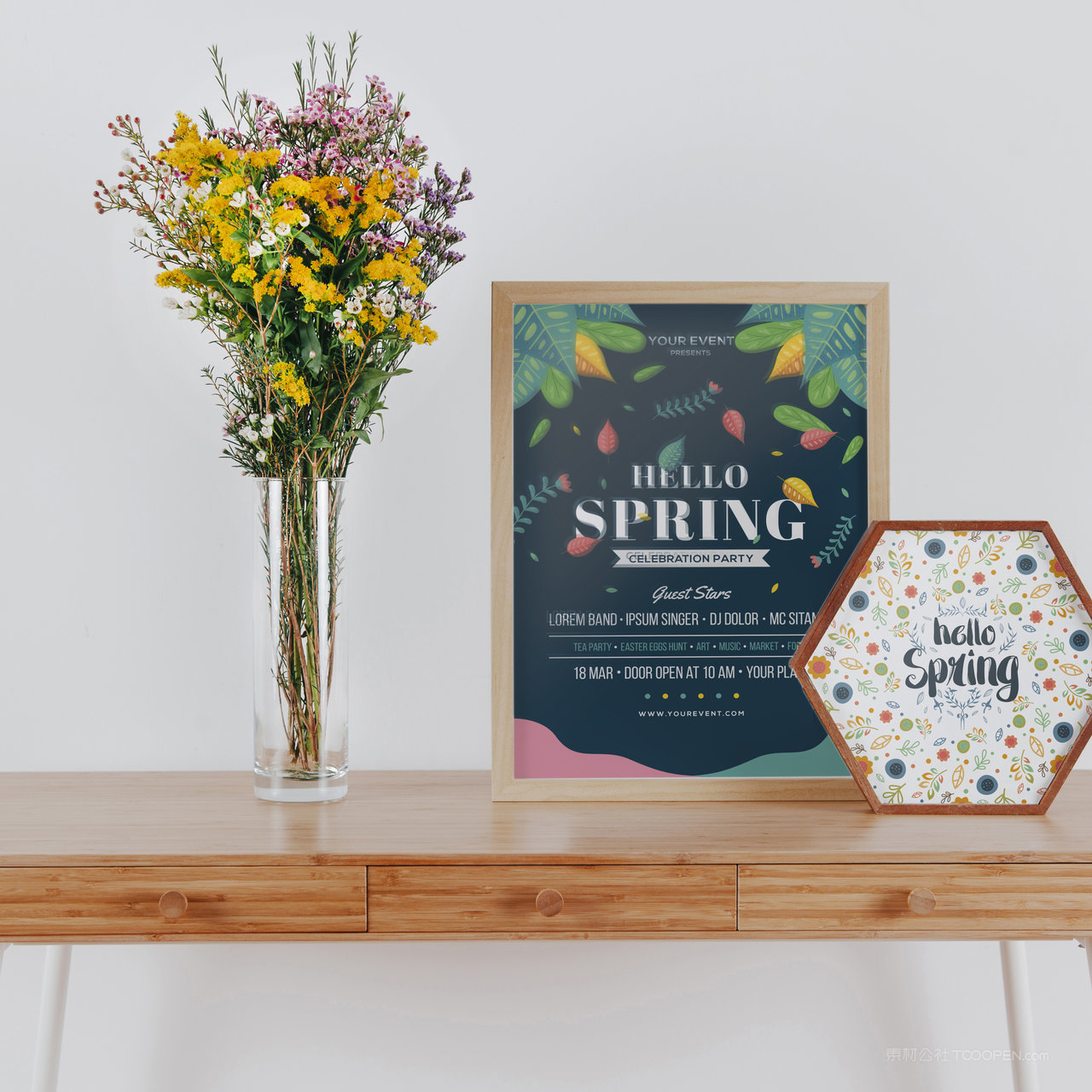 桌面上的方形六边形画框相框贴图样机