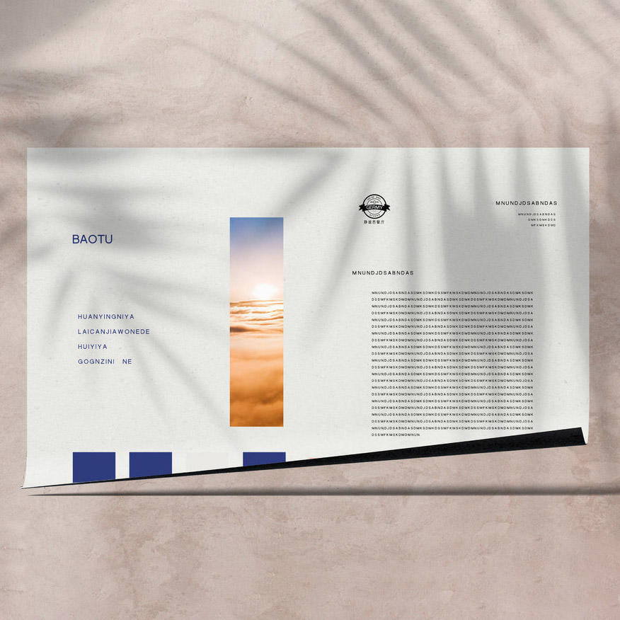 大理石桌面上的竖立的画框样机