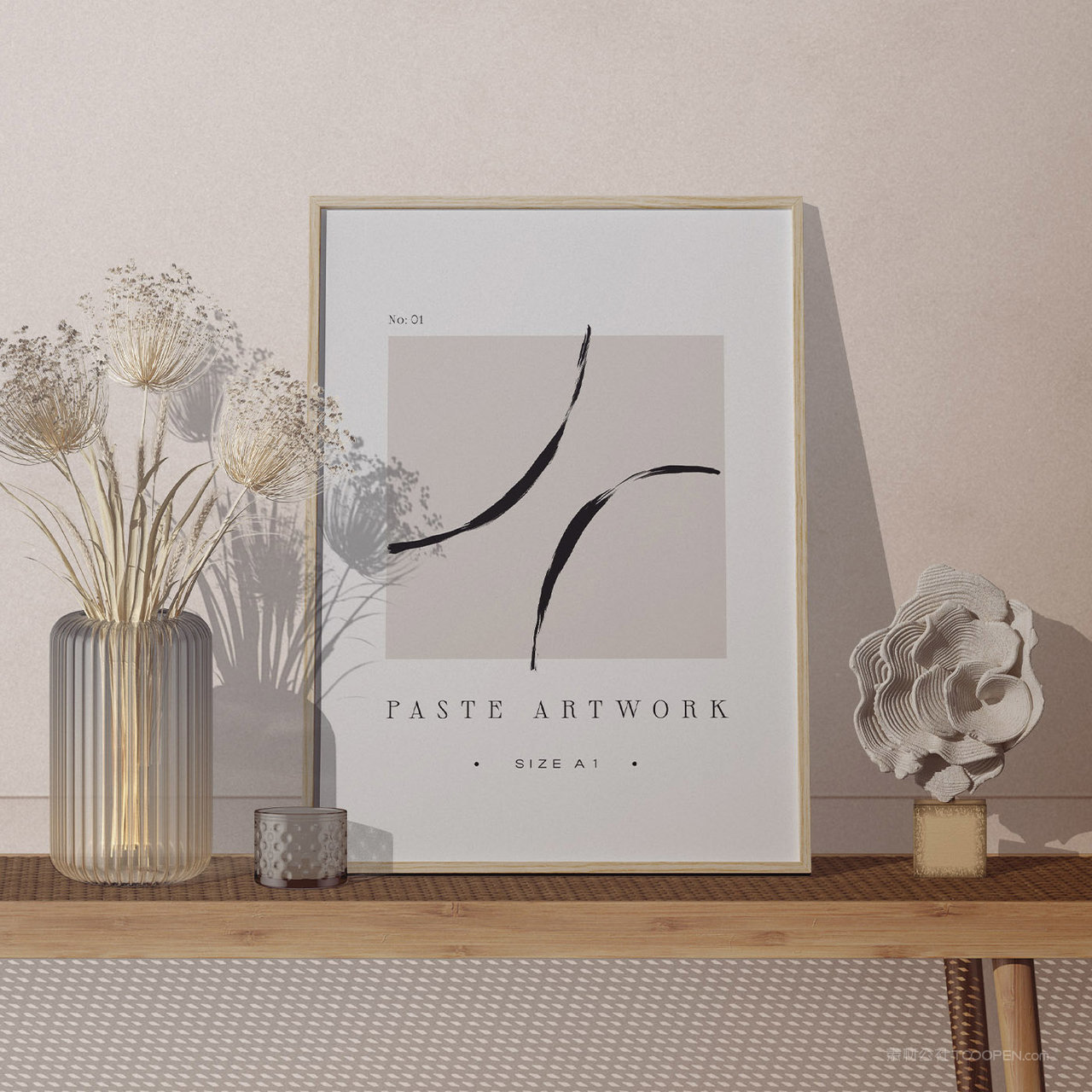 木桌上的实木相框画框贴图样机