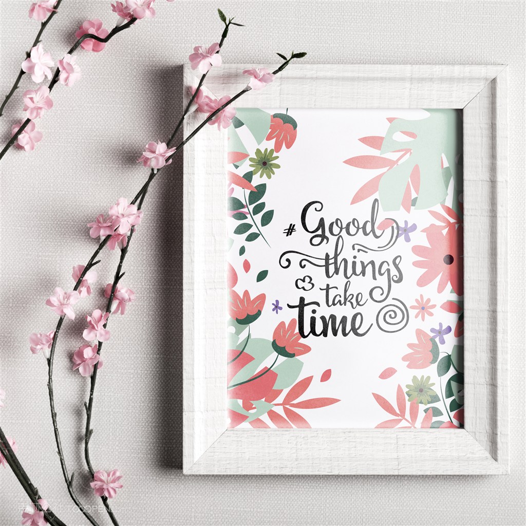 桃花旁边的相框贴图样机