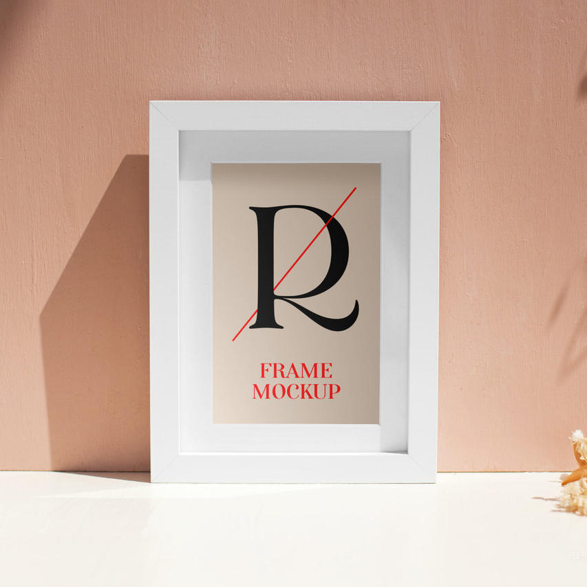 白色相框贴图样机